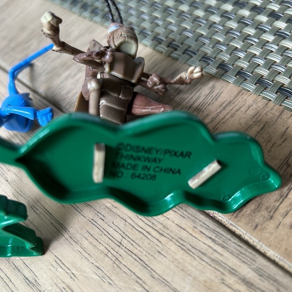 Set of Bug’s Life Die Cast figurines Flik & Hopper - Picture 8 of 9